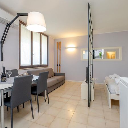 Casa Lugana 9 - Monolocale Con Piscina Fronte Lago Sirmione Exteriör bild