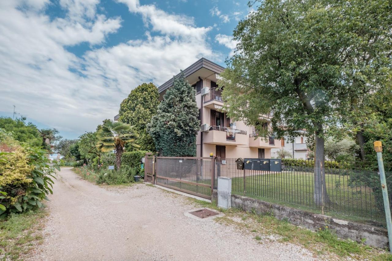 Casa Lugana 9 - Monolocale Con Piscina Fronte Lago Sirmione Exteriör bild