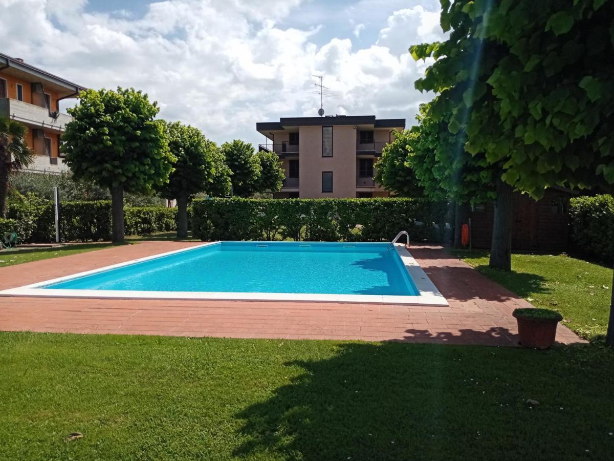 Casa Lugana 9 - Monolocale Con Piscina Fronte Lago Sirmione Exteriör bild