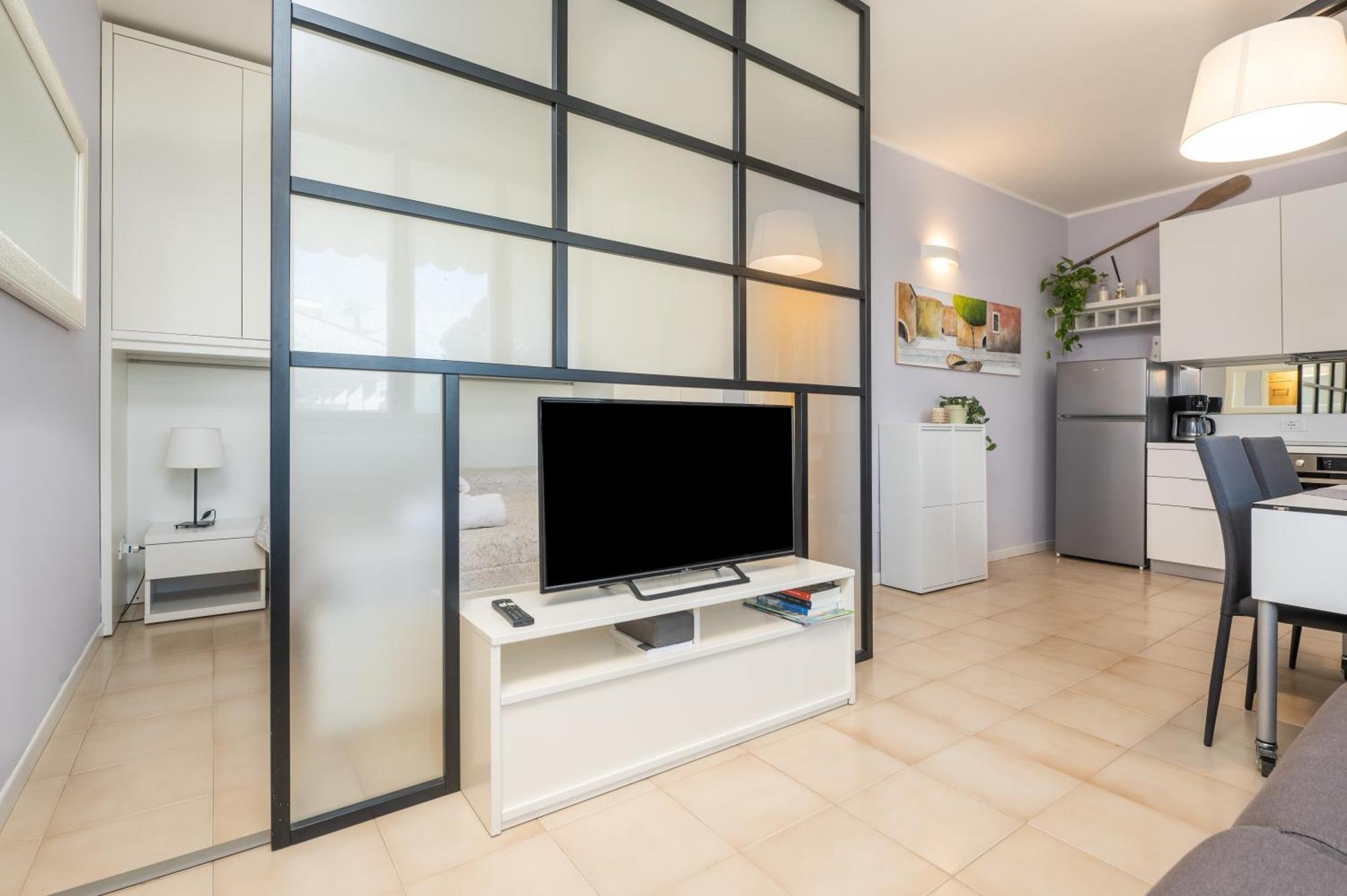 Casa Lugana 9 - Monolocale Con Piscina Fronte Lago Sirmione Exteriör bild