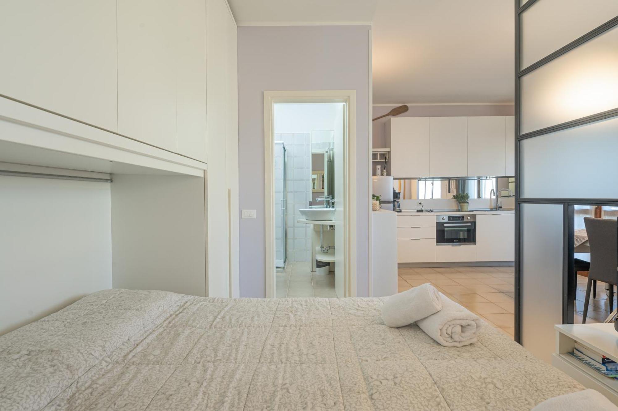 Casa Lugana 9 - Monolocale Con Piscina Fronte Lago Sirmione Exteriör bild