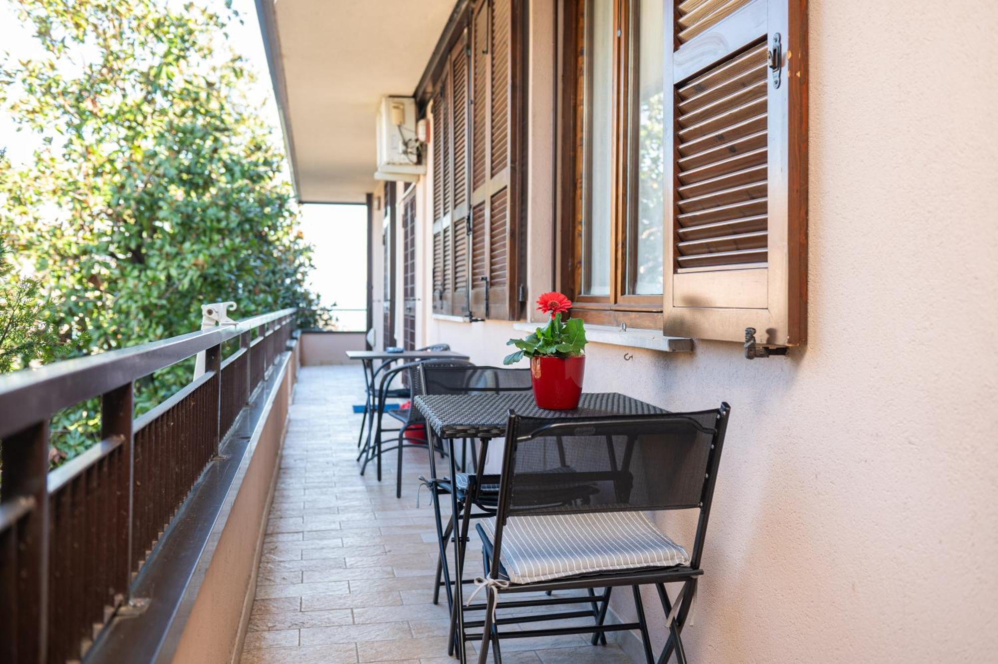 Casa Lugana 9 - Monolocale Con Piscina Fronte Lago Sirmione Exteriör bild