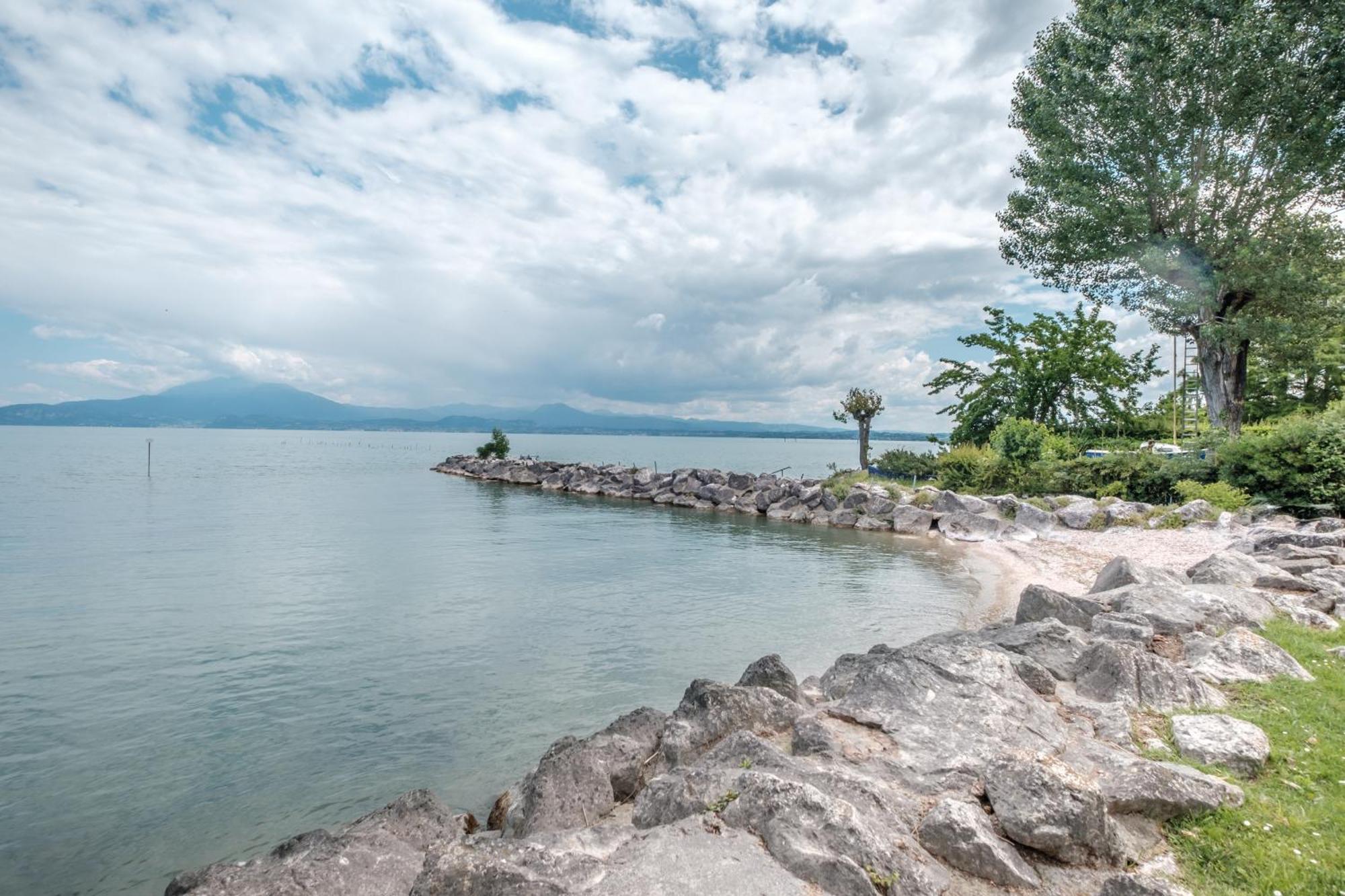 Casa Lugana 9 - Monolocale Con Piscina Fronte Lago Sirmione Exteriör bild